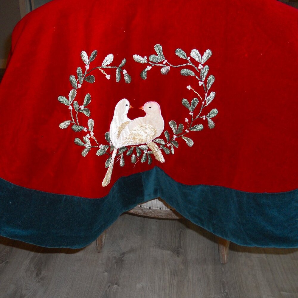 Christmas Tree Skirt Red Velveteen Embroidered Details Green Border Doves